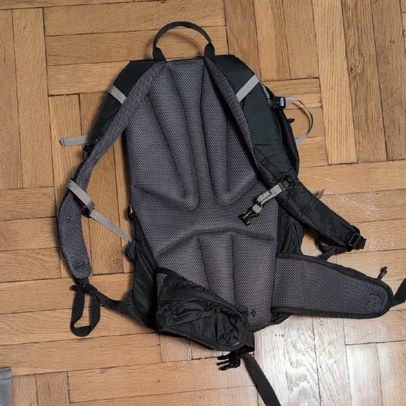 CamelBak Rimrunner 22 Backpack - Picture 2 of 5